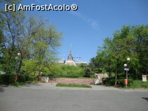 [P58] Pas cu pas ne apropiem de Monumentul Independenței.  » foto by Floryn81
 - 
<span class="allrVoted glyphicon glyphicon-heart hidden" id="av738263"></span>
<a class="m-l-10 hidden" id="sv738263" onclick="voting_Foto_DelVot(,738263,3854)" role="button">șterge vot <span class="glyphicon glyphicon-remove"></span></a>
<a id="v9738263" class=" c-red"  onclick="voting_Foto_SetVot(738263)" role="button"><span class="glyphicon glyphicon-heart-empty"></span> <b>LIKE</b> = Votează poza</a> <img class="hidden"  id="f738263W9" src="/imagini/loader.gif" border="0" /><span class="AjErrMes hidden" id="e738263ErM"></span>