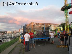 [P14] Pe faleză prin festival. La parterul blocului din față e Ivan Pescarul » foto by Zoazore
 - 
<span class="allrVoted glyphicon glyphicon-heart hidden" id="av1088864"></span>
<a class="m-l-10 hidden" id="sv1088864" onclick="voting_Foto_DelVot(,1088864,3854)" role="button">șterge vot <span class="glyphicon glyphicon-remove"></span></a>
<a id="v91088864" class=" c-red"  onclick="voting_Foto_SetVot(1088864)" role="button"><span class="glyphicon glyphicon-heart-empty"></span> <b>LIKE</b> = Votează poza</a> <img class="hidden"  id="f1088864W9" src="/imagini/loader.gif" border="0" /><span class="AjErrMes hidden" id="e1088864ErM"></span>
