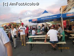 [P18] Mese la Festival pe faleză.  » foto by Zoazore
 - 
<span class="allrVoted glyphicon glyphicon-heart hidden" id="av1088868"></span>
<a class="m-l-10 hidden" id="sv1088868" onclick="voting_Foto_DelVot(,1088868,3854)" role="button">șterge vot <span class="glyphicon glyphicon-remove"></span></a>
<a id="v91088868" class=" c-red"  onclick="voting_Foto_SetVot(1088868)" role="button"><span class="glyphicon glyphicon-heart-empty"></span> <b>LIKE</b> = Votează poza</a> <img class="hidden"  id="f1088868W9" src="/imagini/loader.gif" border="0" /><span class="AjErrMes hidden" id="e1088868ErM"></span>