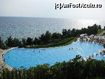 [P08] Piscina principala a hotelului. Odata intrat in ea aveai impresia ca se afla in prelungirea marii, aflata de fapt mult mai jos » foto by andi13
 - 
<span class="allrVoted glyphicon glyphicon-heart hidden" id="av53311"></span>
<a class="m-l-10 hidden" id="sv53311" onclick="voting_Foto_DelVot(,53311,3882)" role="button">șterge vot <span class="glyphicon glyphicon-remove"></span></a>
<a id="v953311" class=" c-red"  onclick="voting_Foto_SetVot(53311)" role="button"><span class="glyphicon glyphicon-heart-empty"></span> <b>LIKE</b> = Votează poza</a> <img class="hidden"  id="f53311W9" src="/imagini/loader.gif" border="0" /><span class="AjErrMes hidden" id="e53311ErM"></span>