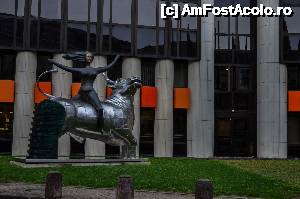 [P72] Statuie futurista in cartierul european » foto by Muffin2009*
 - 
<span class="allrVoted glyphicon glyphicon-heart hidden" id="av485953"></span>
<a class="m-l-10 hidden" id="sv485953" onclick="voting_Foto_DelVot(,485953,3883)" role="button">șterge vot <span class="glyphicon glyphicon-remove"></span></a>
<a id="v9485953" class=" c-red"  onclick="voting_Foto_SetVot(485953)" role="button"><span class="glyphicon glyphicon-heart-empty"></span> <b>LIKE</b> = Votează poza</a> <img class="hidden"  id="f485953W9" src="/imagini/loader.gif" border="0" /><span class="AjErrMes hidden" id="e485953ErM"></span>