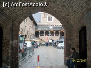 [P41] Vedere spre curtea interioara a Pietei 'Le Halle', invadata de petrecareti.  » foto by cristina47*
 - 
<span class="allrVoted glyphicon glyphicon-heart hidden" id="av838325"></span>
<a class="m-l-10 hidden" id="sv838325" onclick="voting_Foto_DelVot(,838325,3901)" role="button">șterge vot <span class="glyphicon glyphicon-remove"></span></a>
<a id="v9838325" class=" c-red"  onclick="voting_Foto_SetVot(838325)" role="button"><span class="glyphicon glyphicon-heart-empty"></span> <b>LIKE</b> = Votează poza</a> <img class="hidden"  id="f838325W9" src="/imagini/loader.gif" border="0" /><span class="AjErrMes hidden" id="e838325ErM"></span>