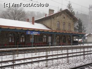 [P01] Azuga în zi de Crăciun. Gara sub ninsoare.  » foto by iulianic
 - 
<span class="allrVoted glyphicon glyphicon-heart hidden" id="av1136687"></span>
<a class="m-l-10 hidden" id="sv1136687" onclick="voting_Foto_DelVot(,1136687,3904)" role="button">șterge vot <span class="glyphicon glyphicon-remove"></span></a>
<a id="v91136687" class=" c-red"  onclick="voting_Foto_SetVot(1136687)" role="button"><span class="glyphicon glyphicon-heart-empty"></span> <b>LIKE</b> = Votează poza</a> <img class="hidden"  id="f1136687W9" src="/imagini/loader.gif" border="0" /><span class="AjErrMes hidden" id="e1136687ErM"></span>