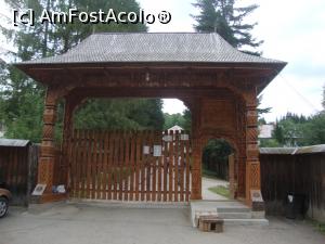 [P03] Mănăstirea Sihăstria - Poarta sculptată în lemn de la intrare.  » foto by Floryn81
 - 
<span class="allrVoted glyphicon glyphicon-heart hidden" id="av712734"></span>
<a class="m-l-10 hidden" id="sv712734" onclick="voting_Foto_DelVot(,712734,3916)" role="button">șterge vot <span class="glyphicon glyphicon-remove"></span></a>
<a id="v9712734" class=" c-red"  onclick="voting_Foto_SetVot(712734)" role="button"><span class="glyphicon glyphicon-heart-empty"></span> <b>LIKE</b> = Votează poza</a> <img class="hidden"  id="f712734W9" src="/imagini/loader.gif" border="0" /><span class="AjErrMes hidden" id="e712734ErM"></span>