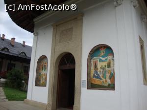 [P08] intrarea în biserica centrală cu hramul ”Nașterea Maicii Domnului”.  » foto by Floryn81
 - 
<span class="allrVoted glyphicon glyphicon-heart hidden" id="av712739"></span>
<a class="m-l-10 hidden" id="sv712739" onclick="voting_Foto_DelVot(,712739,3916)" role="button">șterge vot <span class="glyphicon glyphicon-remove"></span></a>
<a id="v9712739" class=" c-red"  onclick="voting_Foto_SetVot(712739)" role="button"><span class="glyphicon glyphicon-heart-empty"></span> <b>LIKE</b> = Votează poza</a> <img class="hidden"  id="f712739W9" src="/imagini/loader.gif" border="0" /><span class="AjErrMes hidden" id="e712739ErM"></span>
