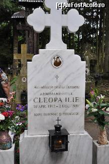[P13] mormantul regretatului Parinte Cleopa,loc de pelerinaj » foto by Sanziana
 - 
<span class="allrVoted glyphicon glyphicon-heart hidden" id="av144370"></span>
<a class="m-l-10 hidden" id="sv144370" onclick="voting_Foto_DelVot(,144370,3916)" role="button">șterge vot <span class="glyphicon glyphicon-remove"></span></a>
<a id="v9144370" class=" c-red"  onclick="voting_Foto_SetVot(144370)" role="button"><span class="glyphicon glyphicon-heart-empty"></span> <b>LIKE</b> = Votează poza</a> <img class="hidden"  id="f144370W9" src="/imagini/loader.gif" border="0" /><span class="AjErrMes hidden" id="e144370ErM"></span>