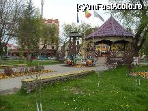 [P04] Gura Humorului - multe banci si un foisor in parc » foto by Diaura*
 - 
<span class="allrVoted glyphicon glyphicon-heart hidden" id="av58864"></span>
<a class="m-l-10 hidden" id="sv58864" onclick="voting_Foto_DelVot(,58864,3935)" role="button">șterge vot <span class="glyphicon glyphicon-remove"></span></a>
<a id="v958864" class=" c-red"  onclick="voting_Foto_SetVot(58864)" role="button"><span class="glyphicon glyphicon-heart-empty"></span> <b>LIKE</b> = Votează poza</a> <img class="hidden"  id="f58864W9" src="/imagini/loader.gif" border="0" /><span class="AjErrMes hidden" id="e58864ErM"></span>