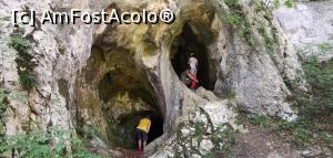 [P09] Una din peșterile de pe traseu. » foto by Aurici
 - 
<span class="allrVoted glyphicon glyphicon-heart hidden" id="av1186668"></span>
<a class="m-l-10 hidden" id="sv1186668" onclick="voting_Foto_DelVot(,1186668,3939)" role="button">șterge vot <span class="glyphicon glyphicon-remove"></span></a>
<a id="v91186668" class=" c-red"  onclick="voting_Foto_SetVot(1186668)" role="button"><span class="glyphicon glyphicon-heart-empty"></span> <b>LIKE</b> = Votează poza</a> <img class="hidden"  id="f1186668W9" src="/imagini/loader.gif" border="0" /><span class="AjErrMes hidden" id="e1186668ErM"></span>
