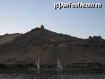 [P08] cimitir musulman,pe malul Nilului,mormantul e in grotele care se vad sapate in deal » foto by grecudoina
 - 
<span class="allrVoted glyphicon glyphicon-heart hidden" id="av297211"></span>
<a class="m-l-10 hidden" id="sv297211" onclick="voting_Foto_DelVot(,297211,3997)" role="button">șterge vot <span class="glyphicon glyphicon-remove"></span></a>
<a id="v9297211" class=" c-red"  onclick="voting_Foto_SetVot(297211)" role="button"><span class="glyphicon glyphicon-heart-empty"></span> <b>LIKE</b> = Votează poza</a> <img class="hidden"  id="f297211W9" src="/imagini/loader.gif" border="0" /><span class="AjErrMes hidden" id="e297211ErM"></span>