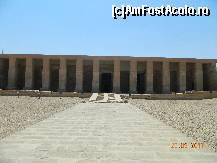 [P04] Templul Abydos - nu prea e spectaculos de-afara » foto by Pușcașu Marin
 - 
<span class="allrVoted glyphicon glyphicon-heart hidden" id="av384558"></span>
<a class="m-l-10 hidden" id="sv384558" onclick="voting_Foto_DelVot(,384558,3997)" role="button">șterge vot <span class="glyphicon glyphicon-remove"></span></a>
<a id="v9384558" class=" c-red"  onclick="voting_Foto_SetVot(384558)" role="button"><span class="glyphicon glyphicon-heart-empty"></span> <b>LIKE</b> = Votează poza</a> <img class="hidden"  id="f384558W9" src="/imagini/loader.gif" border="0" /><span class="AjErrMes hidden" id="e384558ErM"></span>