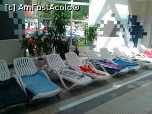 [P03] E ora 10, in interior, toate sezlongurile sunt ocupate » foto by dorgo
 - 
<span class="allrVoted glyphicon glyphicon-heart hidden" id="av780285"></span>
<a class="m-l-10 hidden" id="sv780285" onclick="voting_Foto_DelVot(,780285,3998)" role="button">șterge vot <span class="glyphicon glyphicon-remove"></span></a>
<a id="v9780285" class=" c-red"  onclick="voting_Foto_SetVot(780285)" role="button"><span class="glyphicon glyphicon-heart-empty"></span> <b>LIKE</b> = Votează poza</a> <img class="hidden"  id="f780285W9" src="/imagini/loader.gif" border="0" /><span class="AjErrMes hidden" id="e780285ErM"></span>