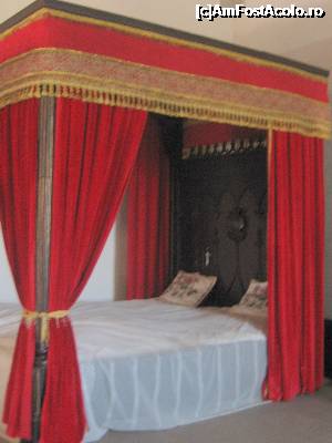 [P30] Dormitorul din camera domniţelor (?)  » foto by Michi
 - 
<span class="allrVoted glyphicon glyphicon-heart hidden" id="av699096"></span>
<a class="m-l-10 hidden" id="sv699096" onclick="voting_Foto_DelVot(,699096,4000)" role="button">șterge vot <span class="glyphicon glyphicon-remove"></span></a>
<a id="v9699096" class=" c-red"  onclick="voting_Foto_SetVot(699096)" role="button"><span class="glyphicon glyphicon-heart-empty"></span> <b>LIKE</b> = Votează poza</a> <img class="hidden"  id="f699096W9" src="/imagini/loader.gif" border="0" /><span class="AjErrMes hidden" id="e699096ErM"></span>