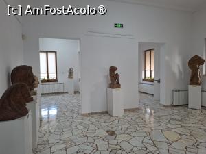 [P27] Constanța, Muzeul de Sculptură Ion Jalea, holul de la etaj » foto by mprofeanu
 - 
<span class="allrVoted glyphicon glyphicon-heart hidden" id="av1509448"></span>
<a class="m-l-10 hidden" id="sv1509448" onclick="voting_Foto_DelVot(,1509448,4001)" role="button">șterge vot <span class="glyphicon glyphicon-remove"></span></a>
<a id="v91509448" class=" c-red"  onclick="voting_Foto_SetVot(1509448)" role="button"><span class="glyphicon glyphicon-heart-empty"></span> <b>LIKE</b> = Votează poza</a> <img class="hidden"  id="f1509448W9" src="/imagini/loader.gif" border="0" /><span class="AjErrMes hidden" id="e1509448ErM"></span>