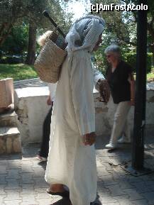[P77] dupa ce am parasit satul, partea turistica, sa zicem, am intalnit un batran in costum traditional. atat de mult mi-a placut, incat nu am putut sa ma opresc sa nu il fotografiez » foto by a.sr*
 - 
<span class="allrVoted glyphicon glyphicon-heart hidden" id="av266825"></span>
<a class="m-l-10 hidden" id="sv266825" onclick="voting_Foto_DelVot(,266825,4041)" role="button">șterge vot <span class="glyphicon glyphicon-remove"></span></a>
<a id="v9266825" class=" c-red"  onclick="voting_Foto_SetVot(266825)" role="button"><span class="glyphicon glyphicon-heart-empty"></span> <b>LIKE</b> = Votează poza</a> <img class="hidden"  id="f266825W9" src="/imagini/loader.gif" border="0" /><span class="AjErrMes hidden" id="e266825ErM"></span>