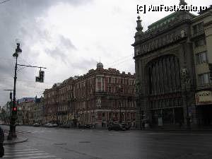 [P24] Clădiri pe Nevski Prospekt » foto by Michi
 - 
<span class="allrVoted glyphicon glyphicon-heart hidden" id="av407309"></span>
<a class="m-l-10 hidden" id="sv407309" onclick="voting_Foto_DelVot(,407309,4057)" role="button">șterge vot <span class="glyphicon glyphicon-remove"></span></a>
<a id="v9407309" class=" c-red"  onclick="voting_Foto_SetVot(407309)" role="button"><span class="glyphicon glyphicon-heart-empty"></span> <b>LIKE</b> = Votează poza</a> <img class="hidden"  id="f407309W9" src="/imagini/loader.gif" border="0" /><span class="AjErrMes hidden" id="e407309ErM"></span>