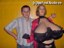 [P17] Eu alături de starleta Lolo Ferrari. » foto by adigogu
 - 
<span class="allrVoted glyphicon glyphicon-heart hidden" id="av105517"></span>
<a class="m-l-10 hidden" id="sv105517" onclick="voting_Foto_DelVot(,105517,4057)" role="button">șterge vot <span class="glyphicon glyphicon-remove"></span></a>
<a id="v9105517" class=" c-red"  onclick="voting_Foto_SetVot(105517)" role="button"><span class="glyphicon glyphicon-heart-empty"></span> <b>LIKE</b> = Votează poza</a> <img class="hidden"  id="f105517W9" src="/imagini/loader.gif" border="0" /><span class="AjErrMes hidden" id="e105517ErM"></span>