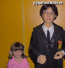 [P05] Nepoata mea alături de o figurină ce prezintă pe Harry Potter. » foto by adigogu
 - 
<span class="allrVoted glyphicon glyphicon-heart hidden" id="av105498"></span>
<a class="m-l-10 hidden" id="sv105498" onclick="voting_Foto_DelVot(,105498,4057)" role="button">șterge vot <span class="glyphicon glyphicon-remove"></span></a>
<a id="v9105498" class=" c-red"  onclick="voting_Foto_SetVot(105498)" role="button"><span class="glyphicon glyphicon-heart-empty"></span> <b>LIKE</b> = Votează poza</a> <img class="hidden"  id="f105498W9" src="/imagini/loader.gif" border="0" /><span class="AjErrMes hidden" id="e105498ErM"></span>