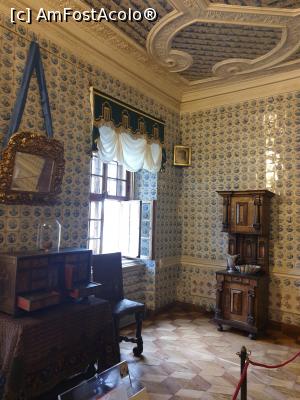 [P16] In dormitorul lui Menshikov, patul nu s-a pastrat, iar langa fereastra este un dulap din nuc cu insertii din diferite tipuri de lemn, pe care sta un ulcior de spalat si un bol din cupru cu smalt colorat.  » foto by geani anto
 - 
<span class="allrVoted glyphicon glyphicon-heart hidden" id="av1130736"></span>
<a class="m-l-10 hidden" id="sv1130736" onclick="voting_Foto_DelVot(,1130736,4057)" role="button">șterge vot <span class="glyphicon glyphicon-remove"></span></a>
<a id="v91130736" class=" c-red"  onclick="voting_Foto_SetVot(1130736)" role="button"><span class="glyphicon glyphicon-heart-empty"></span> <b>LIKE</b> = Votează poza</a> <img class="hidden"  id="f1130736W9" src="/imagini/loader.gif" border="0" /><span class="AjErrMes hidden" id="e1130736ErM"></span>