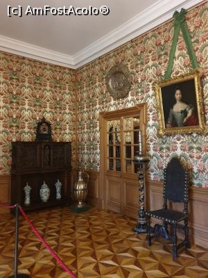 [P21] In camerele Dariei Menshikova, farfuriile de deasupra usilor care duc in sala mare, fac parte potrivit legendei dintr-un dar oferit de ambasadorul Suediei lui Petru I in ajunul razboiului de nord.  » foto by geani anto
 - 
<span class="allrVoted glyphicon glyphicon-heart hidden" id="av1130741"></span>
<a class="m-l-10 hidden" id="sv1130741" onclick="voting_Foto_DelVot(,1130741,4057)" role="button">șterge vot <span class="glyphicon glyphicon-remove"></span></a>
<a id="v91130741" class=" c-red"  onclick="voting_Foto_SetVot(1130741)" role="button"><span class="glyphicon glyphicon-heart-empty"></span> <b>LIKE</b> = Votează poza</a> <img class="hidden"  id="f1130741W9" src="/imagini/loader.gif" border="0" /><span class="AjErrMes hidden" id="e1130741ErM"></span>