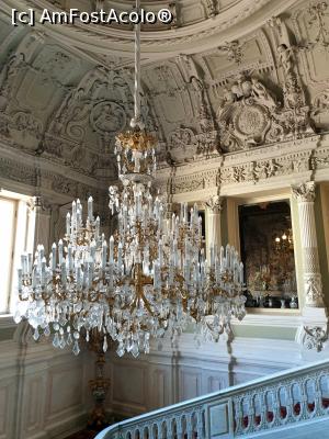 [P02] Scara magnifica din marmura, cu ferestre triple inalte si sculpturi din marmura ale maestrilor italieni ai secolului al XVIII-lea. Bolta decorata din abundenta cu stuc, include monograma printului N. B. Yusupov Jr. In mijlocul tavanului atarna un urias candelabru electric din bronz. » foto by geani anto
 - 
<span class="allrVoted glyphicon glyphicon-heart hidden" id="av1149544"></span>
<a class="m-l-10 hidden" id="sv1149544" onclick="voting_Foto_DelVot(,1149544,4057)" role="button">șterge vot <span class="glyphicon glyphicon-remove"></span></a>
<a id="v91149544" class=" c-red"  onclick="voting_Foto_SetVot(1149544)" role="button"><span class="glyphicon glyphicon-heart-empty"></span> <b>LIKE</b> = Votează poza</a> <img class="hidden"  id="f1149544W9" src="/imagini/loader.gif" border="0" /><span class="AjErrMes hidden" id="e1149544ErM"></span>