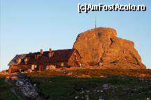 [P12] Varful si cabana Omu, imediat dupa rasarit » foto by Claudiu U.
 - 
<span class="allrVoted glyphicon glyphicon-heart hidden" id="av119427"></span>
<a class="m-l-10 hidden" id="sv119427" onclick="voting_Foto_DelVot(,119427,4076)" role="button">șterge vot <span class="glyphicon glyphicon-remove"></span></a>
<a id="v9119427" class=" c-red"  onclick="voting_Foto_SetVot(119427)" role="button"><span class="glyphicon glyphicon-heart-empty"></span> <b>LIKE</b> = Votează poza</a> <img class="hidden"  id="f119427W9" src="/imagini/loader.gif" border="0" /><span class="AjErrMes hidden" id="e119427ErM"></span>