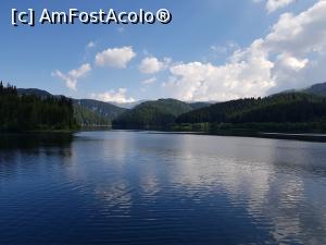 [P03] Lacul Bolboci, o mică mare între munți. » foto by Floryn81
 - 
<span class="allrVoted glyphicon glyphicon-heart hidden" id="av1172881"></span>
<a class="m-l-10 hidden" id="sv1172881" onclick="voting_Foto_DelVot(,1172881,4076)" role="button">șterge vot <span class="glyphicon glyphicon-remove"></span></a>
<a id="v91172881" class=" c-red"  onclick="voting_Foto_SetVot(1172881)" role="button"><span class="glyphicon glyphicon-heart-empty"></span> <b>LIKE</b> = Votează poza</a> <img class="hidden"  id="f1172881W9" src="/imagini/loader.gif" border="0" /><span class="AjErrMes hidden" id="e1172881ErM"></span>