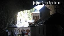 [P10] manastirea si intrarea in pestera » foto by cristi82d
 - 
<span class="allrVoted glyphicon glyphicon-heart hidden" id="av125728"></span>
<a class="m-l-10 hidden" id="sv125728" onclick="voting_Foto_DelVot(,125728,4076)" role="button">șterge vot <span class="glyphicon glyphicon-remove"></span></a>
<a id="v9125728" class=" c-red"  onclick="voting_Foto_SetVot(125728)" role="button"><span class="glyphicon glyphicon-heart-empty"></span> <b>LIKE</b> = Votează poza</a> <img class="hidden"  id="f125728W9" src="/imagini/loader.gif" border="0" /><span class="AjErrMes hidden" id="e125728ErM"></span>
