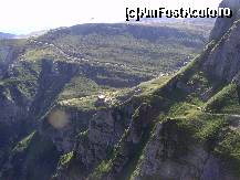 [P08] Jos se observă Cabana Caraiman, în dreapta, poteca ce şerpuieşte spre Monumentul Eroilor » foto by krondia*
 - 
<span class="allrVoted glyphicon glyphicon-heart hidden" id="av123288"></span>
<a class="m-l-10 hidden" id="sv123288" onclick="voting_Foto_DelVot(,123288,4076)" role="button">șterge vot <span class="glyphicon glyphicon-remove"></span></a>
<a id="v9123288" class=" c-red"  onclick="voting_Foto_SetVot(123288)" role="button"><span class="glyphicon glyphicon-heart-empty"></span> <b>LIKE</b> = Votează poza</a> <img class="hidden"  id="f123288W9" src="/imagini/loader.gif" border="0" /><span class="AjErrMes hidden" id="e123288ErM"></span>