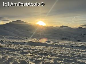 [P01] Răsărit de soare pe drumul spre Puatra Arsă. Am făcut un mic ocol » foto by Mika
 - 
<span class="allrVoted glyphicon glyphicon-heart hidden" id="av1511370"></span>
<a class="m-l-10 hidden" id="sv1511370" onclick="voting_Foto_DelVot(,1511370,4076)" role="button">șterge vot <span class="glyphicon glyphicon-remove"></span></a>
<a id="v91511370" class=" c-red"  onclick="voting_Foto_SetVot(1511370)" role="button"><span class="glyphicon glyphicon-heart-empty"></span> <b>LIKE</b> = Votează poza</a> <img class="hidden"  id="f1511370W9" src="/imagini/loader.gif" border="0" /><span class="AjErrMes hidden" id="e1511370ErM"></span>