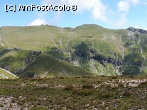 [P40] Undeva acolo sus este Vârful Omu. Se vede cabana » foto by Mika
 - 
<span class="allrVoted glyphicon glyphicon-heart hidden" id="av1172240"></span>
<a class="m-l-10 hidden" id="sv1172240" onclick="voting_Foto_DelVot(,1172240,4076)" role="button">șterge vot <span class="glyphicon glyphicon-remove"></span></a>
<a id="v91172240" class=" c-red"  onclick="voting_Foto_SetVot(1172240)" role="button"><span class="glyphicon glyphicon-heart-empty"></span> <b>LIKE</b> = Votează poza</a> <img class="hidden"  id="f1172240W9" src="/imagini/loader.gif" border="0" /><span class="AjErrMes hidden" id="e1172240ErM"></span>