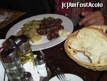 [P06] Caru' cu bere - micii cu cartofi ţărăneşti » foto by Dragoș_MD
 - 
<span class="allrVoted glyphicon glyphicon-heart hidden" id="av165919"></span>
<a class="m-l-10 hidden" id="sv165919" onclick="voting_Foto_DelVot(,165919,4083)" role="button">șterge vot <span class="glyphicon glyphicon-remove"></span></a>
<a id="v9165919" class=" c-red"  onclick="voting_Foto_SetVot(165919)" role="button"><span class="glyphicon glyphicon-heart-empty"></span> <b>LIKE</b> = Votează poza</a> <img class="hidden"  id="f165919W9" src="/imagini/loader.gif" border="0" /><span class="AjErrMes hidden" id="e165919ErM"></span>