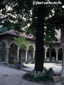 [P15] Manastirea Stavropoleos, aflata pe aceeasi strada cu Restaurantul Caru' cu bere, curtea » foto by magdalena
 - 
<span class="allrVoted glyphicon glyphicon-heart hidden" id="av274052"></span>
<a class="m-l-10 hidden" id="sv274052" onclick="voting_Foto_DelVot(,274052,4083)" role="button">șterge vot <span class="glyphicon glyphicon-remove"></span></a>
<a id="v9274052" class=" c-red"  onclick="voting_Foto_SetVot(274052)" role="button"><span class="glyphicon glyphicon-heart-empty"></span> <b>LIKE</b> = Votează poza</a> <img class="hidden"  id="f274052W9" src="/imagini/loader.gif" border="0" /><span class="AjErrMes hidden" id="e274052ErM"></span>