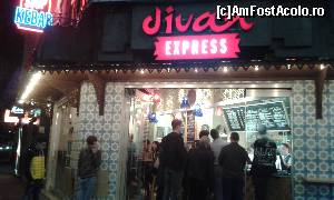 [P02] Divan Express- localul pe exterior, frumos decorat » foto by luciaoradea
 - 
<span class="allrVoted glyphicon glyphicon-heart hidden" id="av642075"></span>
<a class="m-l-10 hidden" id="sv642075" onclick="voting_Foto_DelVot(,642075,4083)" role="button">șterge vot <span class="glyphicon glyphicon-remove"></span></a>
<a id="v9642075" class=" c-red"  onclick="voting_Foto_SetVot(642075)" role="button"><span class="glyphicon glyphicon-heart-empty"></span> <b>LIKE</b> = Votează poza</a> <img class="hidden"  id="f642075W9" src="/imagini/loader.gif" border="0" /><span class="AjErrMes hidden" id="e642075ErM"></span>