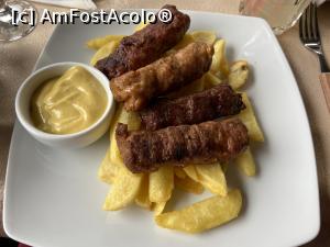[P12] Il Giardino Restaurant - meniu de mici » foto by nicole33
 - 
<span class="allrVoted glyphicon glyphicon-heart hidden" id="av1333683"></span>
<a class="m-l-10 hidden" id="sv1333683" onclick="voting_Foto_DelVot(,1333683,4083)" role="button">șterge vot <span class="glyphicon glyphicon-remove"></span></a>
<a id="v91333683" class=" c-red"  onclick="voting_Foto_SetVot(1333683)" role="button"><span class="glyphicon glyphicon-heart-empty"></span> <b>LIKE</b> = Votează poza</a> <img class="hidden"  id="f1333683W9" src="/imagini/loader.gif" border="0" /><span class="AjErrMes hidden" id="e1333683ErM"></span>