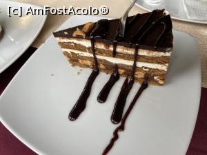 [P18] Il Giardino Restaurant - Peanuts Caramel Cake » foto by nicole33
 - 
<span class="allrVoted glyphicon glyphicon-heart hidden" id="av1333689"></span>
<a class="m-l-10 hidden" id="sv1333689" onclick="voting_Foto_DelVot(,1333689,4083)" role="button">șterge vot <span class="glyphicon glyphicon-remove"></span></a>
<a id="v91333689" class=" c-red"  onclick="voting_Foto_SetVot(1333689)" role="button"><span class="glyphicon glyphicon-heart-empty"></span> <b>LIKE</b> = Votează poza</a> <img class="hidden"  id="f1333689W9" src="/imagini/loader.gif" border="0" /><span class="AjErrMes hidden" id="e1333689ErM"></span>