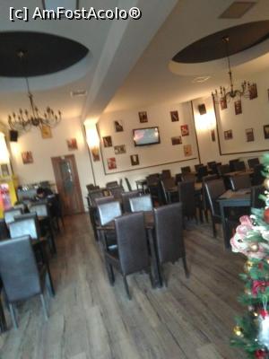 [P15] Restaurantul La Barca - interior » foto by nicole33
 - 
<span class="allrVoted glyphicon glyphicon-heart hidden" id="av1037026"></span>
<a class="m-l-10 hidden" id="sv1037026" onclick="voting_Foto_DelVot(,1037026,4083)" role="button">șterge vot <span class="glyphicon glyphicon-remove"></span></a>
<a id="v91037026" class=" c-red"  onclick="voting_Foto_SetVot(1037026)" role="button"><span class="glyphicon glyphicon-heart-empty"></span> <b>LIKE</b> = Votează poza</a> <img class="hidden"  id="f1037026W9" src="/imagini/loader.gif" border="0" /><span class="AjErrMes hidden" id="e1037026ErM"></span>