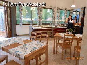 [P11] Marlene Restaurant - Doamna a luat mâncarea la pachet și își anunță colegii că se întoarce la birou.  » foto by iulianic
 - 
<span class="allrVoted glyphicon glyphicon-heart hidden" id="av896057"></span>
<a class="m-l-10 hidden" id="sv896057" onclick="voting_Foto_DelVot(,896057,4083)" role="button">șterge vot <span class="glyphicon glyphicon-remove"></span></a>
<a id="v9896057" class=" c-red"  onclick="voting_Foto_SetVot(896057)" role="button"><span class="glyphicon glyphicon-heart-empty"></span> <b>LIKE</b> = Votează poza</a> <img class="hidden"  id="f896057W9" src="/imagini/loader.gif" border="0" /><span class="AjErrMes hidden" id="e896057ErM"></span>