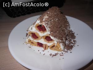 [P10] București - Restaurant 'La Plăcinte'. Căciula lui Guguță.  » foto by iulianic
 - 
<span class="allrVoted glyphicon glyphicon-heart hidden" id="av1035180"></span>
<a class="m-l-10 hidden" id="sv1035180" onclick="voting_Foto_DelVot(,1035180,4083)" role="button">șterge vot <span class="glyphicon glyphicon-remove"></span></a>
<a id="v91035180" class=" c-red"  onclick="voting_Foto_SetVot(1035180)" role="button"><span class="glyphicon glyphicon-heart-empty"></span> <b>LIKE</b> = Votează poza</a> <img class="hidden"  id="f1035180W9" src="/imagini/loader.gif" border="0" /><span class="AjErrMes hidden" id="e1035180ErM"></span>