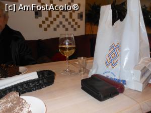 [P12] București - Restaurant 'La Plăcinte'. A sosit comanda pentru acasă.  » foto by iulianic
 - 
<span class="allrVoted glyphicon glyphicon-heart hidden" id="av1035183"></span>
<a class="m-l-10 hidden" id="sv1035183" onclick="voting_Foto_DelVot(,1035183,4083)" role="button">șterge vot <span class="glyphicon glyphicon-remove"></span></a>
<a id="v91035183" class=" c-red"  onclick="voting_Foto_SetVot(1035183)" role="button"><span class="glyphicon glyphicon-heart-empty"></span> <b>LIKE</b> = Votează poza</a> <img class="hidden"  id="f1035183W9" src="/imagini/loader.gif" border="0" /><span class="AjErrMes hidden" id="e1035183ErM"></span>