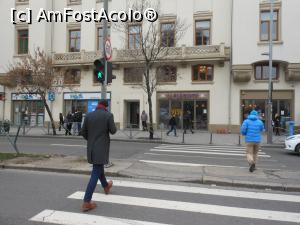 [P18] București - Restaurant 'La Plăcinte'. Ne apropiem de restaurant.  » foto by iulianic
 - 
<span class="allrVoted glyphicon glyphicon-heart hidden" id="av1035197"></span>
<a class="m-l-10 hidden" id="sv1035197" onclick="voting_Foto_DelVot(,1035197,4083)" role="button">șterge vot <span class="glyphicon glyphicon-remove"></span></a>
<a id="v91035197" class=" c-red"  onclick="voting_Foto_SetVot(1035197)" role="button"><span class="glyphicon glyphicon-heart-empty"></span> <b>LIKE</b> = Votează poza</a> <img class="hidden"  id="f1035197W9" src="/imagini/loader.gif" border="0" /><span class="AjErrMes hidden" id="e1035197ErM"></span>