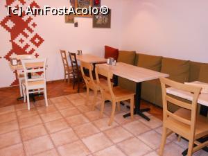 [P20] București - Restaurant 'La Plăcinte'. Decor într-o sală de servire.  » foto by iulianic
 - 
<span class="allrVoted glyphicon glyphicon-heart hidden" id="av1035203"></span>
<a class="m-l-10 hidden" id="sv1035203" onclick="voting_Foto_DelVot(,1035203,4083)" role="button">șterge vot <span class="glyphicon glyphicon-remove"></span></a>
<a id="v91035203" class=" c-red"  onclick="voting_Foto_SetVot(1035203)" role="button"><span class="glyphicon glyphicon-heart-empty"></span> <b>LIKE</b> = Votează poza</a> <img class="hidden"  id="f1035203W9" src="/imagini/loader.gif" border="0" /><span class="AjErrMes hidden" id="e1035203ErM"></span>