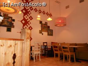 [P04] București - Restaurant 'La Plăcinte', decor într-o sală de servire.  » foto by iulianic
 - 
<span class="allrVoted glyphicon glyphicon-heart hidden" id="av1035170"></span>
<a class="m-l-10 hidden" id="sv1035170" onclick="voting_Foto_DelVot(,1035170,4083)" role="button">șterge vot <span class="glyphicon glyphicon-remove"></span></a>
<a id="v91035170" class=" c-red"  onclick="voting_Foto_SetVot(1035170)" role="button"><span class="glyphicon glyphicon-heart-empty"></span> <b>LIKE</b> = Votează poza</a> <img class="hidden"  id="f1035170W9" src="/imagini/loader.gif" border="0" /><span class="AjErrMes hidden" id="e1035170ErM"></span>