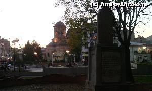 [P01] Hanul lui Manuc - Curtea Veche și biserica Buna vestire, alături de monumentul comemorativ al fostei biserici Sf. Anton, aflată la câțiva pași în spatele hanului » foto by Dragoș_MD
 - 
<span class="allrVoted glyphicon glyphicon-heart hidden" id="av568099"></span>
<a class="m-l-10 hidden" id="sv568099" onclick="voting_Foto_DelVot(,568099,4083)" role="button">șterge vot <span class="glyphicon glyphicon-remove"></span></a>
<a id="v9568099" class=" c-red"  onclick="voting_Foto_SetVot(568099)" role="button"><span class="glyphicon glyphicon-heart-empty"></span> <b>LIKE</b> = Votează poza</a> <img class="hidden"  id="f568099W9" src="/imagini/loader.gif" border="0" /><span class="AjErrMes hidden" id="e568099ErM"></span>