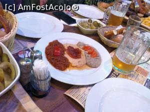 [P07] La Berăria H - platou vegetarian, coșuleț cu pâine și juma' de covrig plus o porție de murături asortate » foto by Dragoș_MD
 - 
<span class="allrVoted glyphicon glyphicon-heart hidden" id="av1062348"></span>
<a class="m-l-10 hidden" id="sv1062348" onclick="voting_Foto_DelVot(,1062348,4083)" role="button">șterge vot <span class="glyphicon glyphicon-remove"></span></a>
<a id="v91062348" class=" c-red"  onclick="voting_Foto_SetVot(1062348)" role="button"><span class="glyphicon glyphicon-heart-empty"></span> <b>LIKE</b> = Votează poza</a> <img class="hidden"  id="f1062348W9" src="/imagini/loader.gif" border="0" /><span class="AjErrMes hidden" id="e1062348ErM"></span>