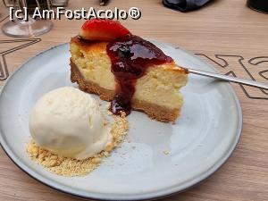 [P13] Cheesecake - la care am adaugat o cupa de inghetata » foto by silvia tudoran
 - 
<span class="allrVoted glyphicon glyphicon-heart hidden" id="av1360606"></span>
<a class="m-l-10 hidden" id="sv1360606" onclick="voting_Foto_DelVot(,1360606,4083)" role="button">șterge vot <span class="glyphicon glyphicon-remove"></span></a>
<a id="v91360606" class=" c-red"  onclick="voting_Foto_SetVot(1360606)" role="button"><span class="glyphicon glyphicon-heart-empty"></span> <b>LIKE</b> = Votează poza</a> <img class="hidden"  id="f1360606W9" src="/imagini/loader.gif" border="0" /><span class="AjErrMes hidden" id="e1360606ErM"></span>