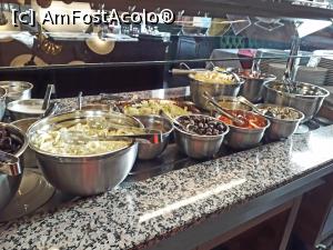 [P18] Hotel Capitol Bucuresti. Ingrediente pentru salate.  » foto by Floria
 - 
<span class="allrVoted glyphicon glyphicon-heart hidden" id="av1138176"></span>
<a class="m-l-10 hidden" id="sv1138176" onclick="voting_Foto_DelVot(,1138176,4083)" role="button">șterge vot <span class="glyphicon glyphicon-remove"></span></a>
<a id="v91138176" class=" c-red"  onclick="voting_Foto_SetVot(1138176)" role="button"><span class="glyphicon glyphicon-heart-empty"></span> <b>LIKE</b> = Votează poza</a> <img class="hidden"  id="f1138176W9" src="/imagini/loader.gif" border="0" /><span class="AjErrMes hidden" id="e1138176ErM"></span>