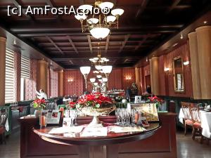 [P09] Hotel Capitol Bucuresti. Restaurantul.  » foto by Floria
 - 
<span class="allrVoted glyphicon glyphicon-heart hidden" id="av1138163"></span>
<a class="m-l-10 hidden" id="sv1138163" onclick="voting_Foto_DelVot(,1138163,4083)" role="button">șterge vot <span class="glyphicon glyphicon-remove"></span></a>
<a id="v91138163" class=" c-red"  onclick="voting_Foto_SetVot(1138163)" role="button"><span class="glyphicon glyphicon-heart-empty"></span> <b>LIKE</b> = Votează poza</a> <img class="hidden"  id="f1138163W9" src="/imagini/loader.gif" border="0" /><span class="AjErrMes hidden" id="e1138163ErM"></span>