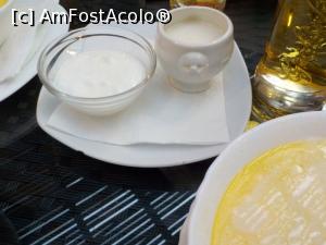 [P13] Smântână și usturoi. Prea puține pentru două porții.  » foto by Zoazore
 - 
<span class="allrVoted glyphicon glyphicon-heart hidden" id="av960078"></span>
<a class="m-l-10 hidden" id="sv960078" onclick="voting_Foto_DelVot(,960078,4083)" role="button">șterge vot <span class="glyphicon glyphicon-remove"></span></a>
<a id="v9960078" class=" c-red"  onclick="voting_Foto_SetVot(960078)" role="button"><span class="glyphicon glyphicon-heart-empty"></span> <b>LIKE</b> = Votează poza</a> <img class="hidden"  id="f960078W9" src="/imagini/loader.gif" border="0" /><span class="AjErrMes hidden" id="e960078ErM"></span>