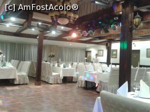 [P12] Restaurantul Dineș pregătit de sărbătoare.  » foto by Aurici
 - 
<span class="allrVoted glyphicon glyphicon-heart hidden" id="av728268"></span>
<a class="m-l-10 hidden" id="sv728268" onclick="voting_Foto_DelVot(,728268,4083)" role="button">șterge vot <span class="glyphicon glyphicon-remove"></span></a>
<a id="v9728268" class=" c-red"  onclick="voting_Foto_SetVot(728268)" role="button"><span class="glyphicon glyphicon-heart-empty"></span> <b>LIKE</b> = Votează poza</a> <img class="hidden"  id="f728268W9" src="/imagini/loader.gif" border="0" /><span class="AjErrMes hidden" id="e728268ErM"></span>