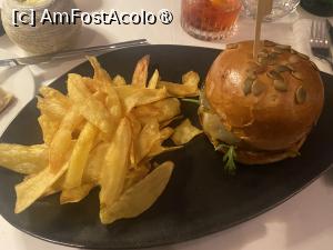 [P10] Restaurant Savart - comanda mea, cartofii cunt geniali » foto by mishu
 - 
<span class="allrVoted glyphicon glyphicon-heart hidden" id="av1417828"></span>
<a class="m-l-10 hidden" id="sv1417828" onclick="voting_Foto_DelVot(,1417828,4083)" role="button">șterge vot <span class="glyphicon glyphicon-remove"></span></a>
<a id="v91417828" class=" c-red"  onclick="voting_Foto_SetVot(1417828)" role="button"><span class="glyphicon glyphicon-heart-empty"></span> <b>LIKE</b> = Votează poza</a> <img class="hidden"  id="f1417828W9" src="/imagini/loader.gif" border="0" /><span class="AjErrMes hidden" id="e1417828ErM"></span>